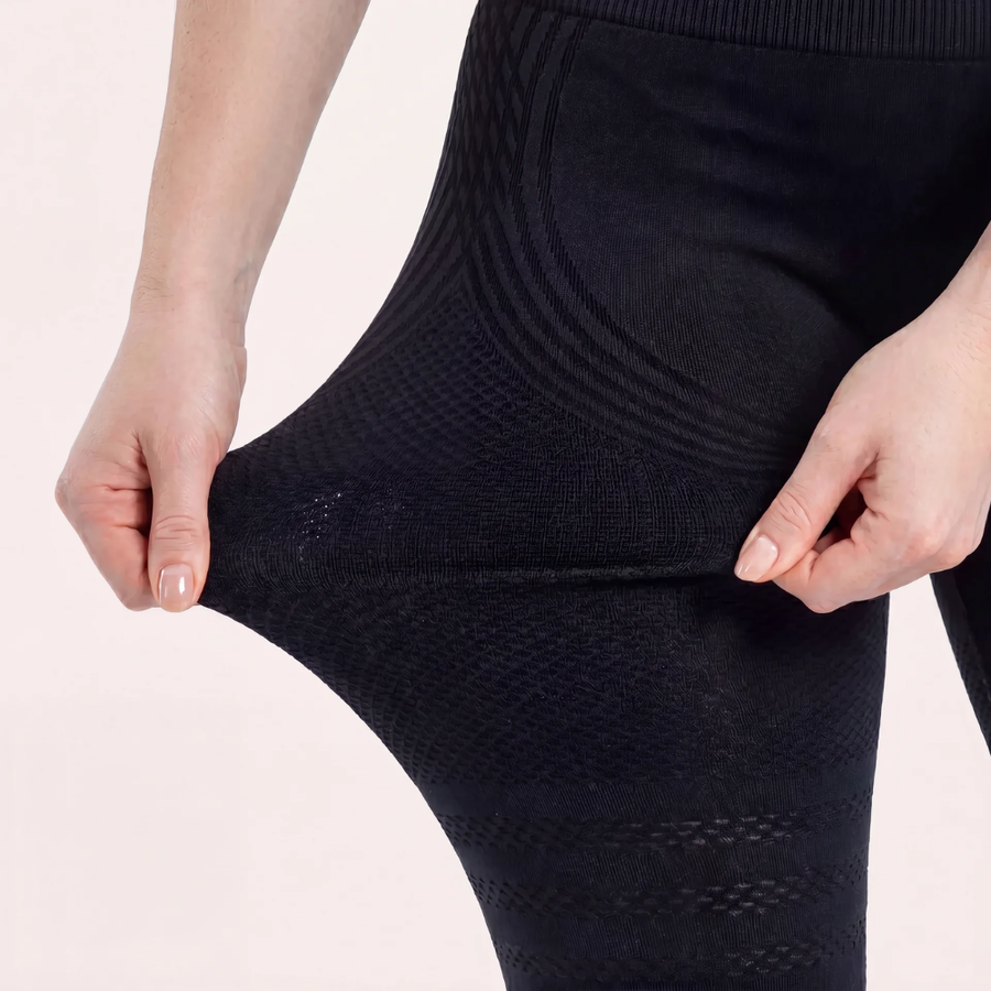 Gros plan sur la maille extensible du legging