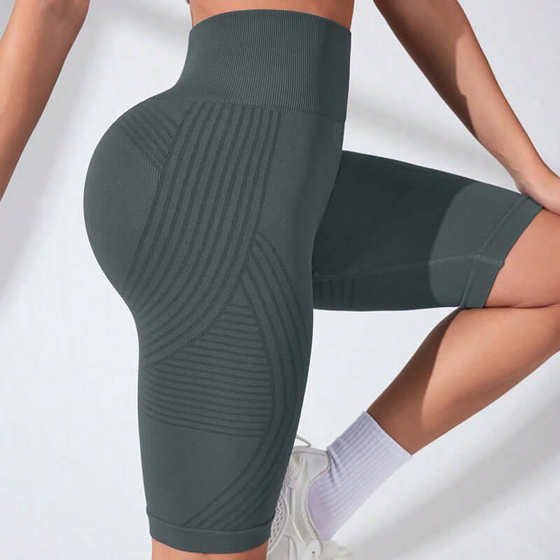 Le short sculptant 3D Koré porté, gris anthracite